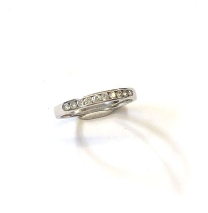 DEMI-ALLIANCE AMERICAINE en or gris 18K (750/1000e)...