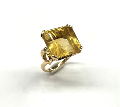 BAGUE en or rose 18K (750/1000e) sertie d'une...