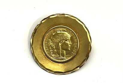 BROCHE PENDENTIF en or jaune 18 K (750/oo)...