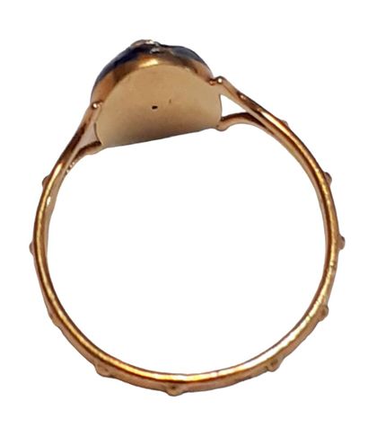 BAGUE en or jaune 18K (750/1000e) à décor...