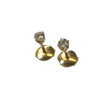 PUCES D'OREILLES en or jaune 18K (750/1000e)...