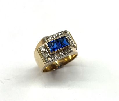 Bague TANK faisant chevalière en or jaune...