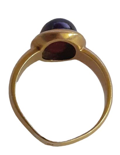 Bague en or jaune 18 K (750/oo) centrée d'un...
