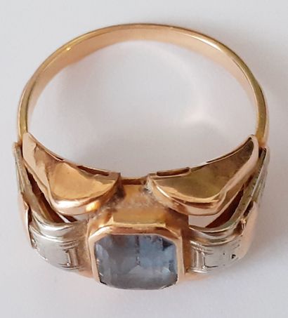 Bague JARRETIERE en or de deux tons centrée...