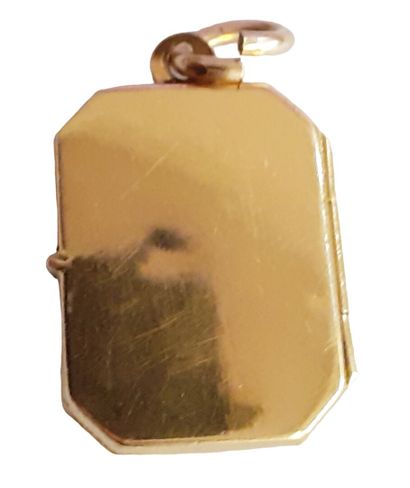 PENDENTIF porte-souvenir en or jaune 18K...