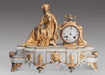 «Femme à la flûte» Pendule en albâtre et...