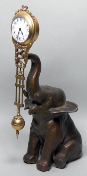 Pendule mystérieuse «Éléphant» en bronze....