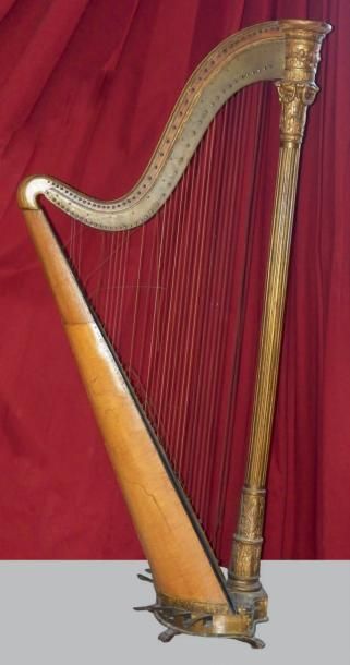 Harpe en bois doré. XIXe siècle. Haut.: 170...