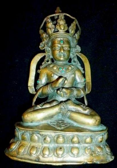Bodhisattva assis dans la position du lotus...