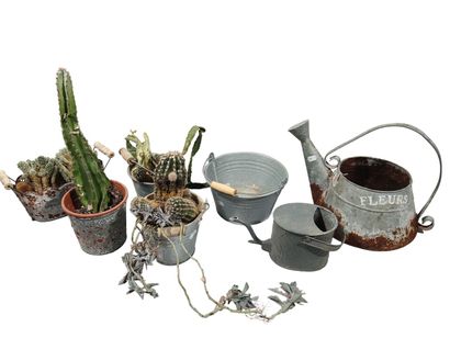 Réunion d'objets de jardin et cache-pots...