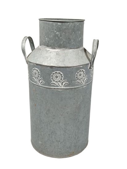 Réunion d'objets de jardin et cache-pots...