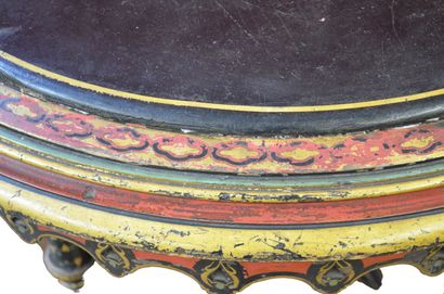 MOBILIER DE SALON OTTOMAN en bois laqué noir,...