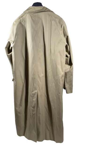 BURBERRYS
Trench d'homme en coton kaki. 
Taille...
