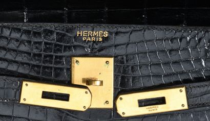 HERMES PARIS
Sac Kelly 32cm sellier en Crocodile...