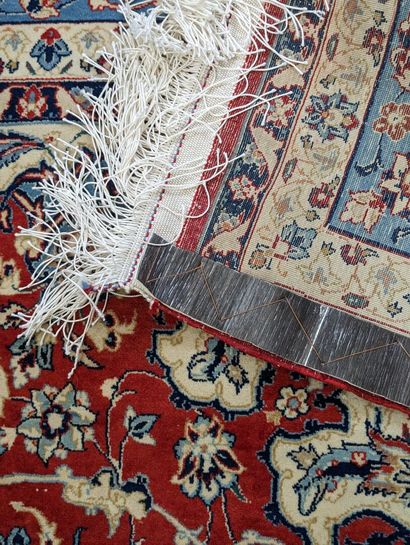 ISPAHAN (Iran)
Tapis en velours de laine...