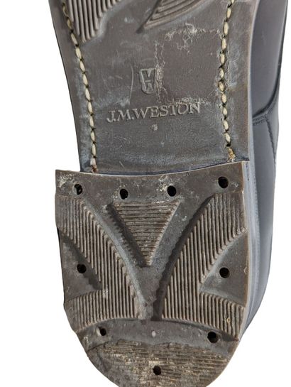 J.M. WESTON
Paire de derbies en cuir noir
Pointure...