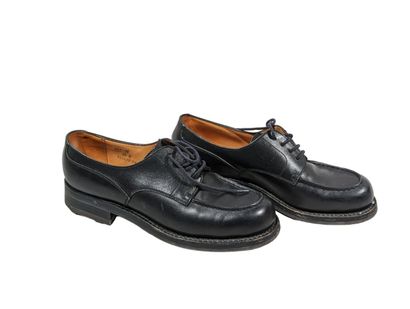 J.M. WESTON
Paire de derbies en cuir noir
Pointure...
