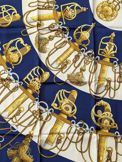 HERMES à Paris
Carré en twill de soie imprimée...