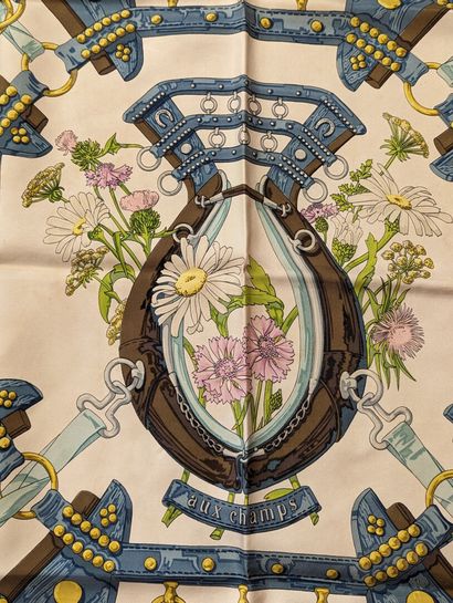 HERMES à Paris
Carré en twill de soie imprimée...