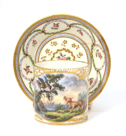 MANUFACTURE DE SEVRES
Tasse en porcelaine...