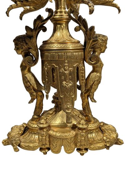PAIRE DE CANDELABRES en bronze doré à cinq...