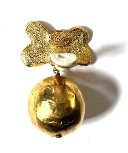 CHRISTIAN LACROIX
Paire de clips en pendant...