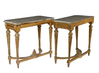 PAIRE DE CONSOLES en bois et stuc doré à...