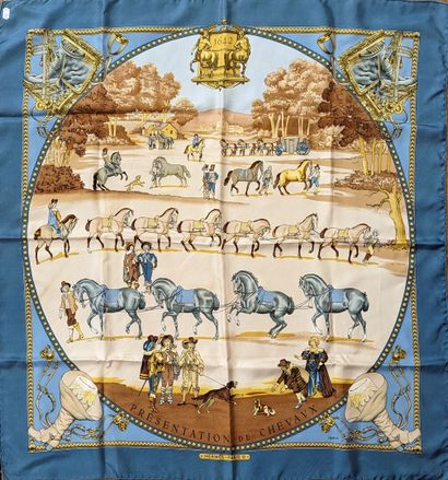 HERMES à Paris
Carré en twill de soie imprimée...