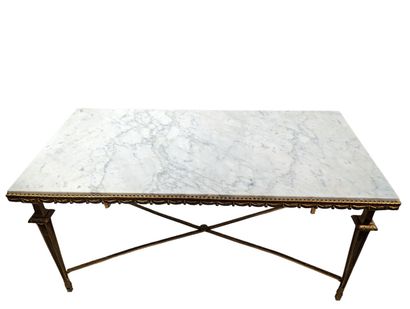 Maison JANSEN 
Table basse reposant sur un...