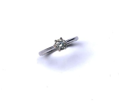 BAGUE SOLITAIRE en or jaune plaqué or gris...