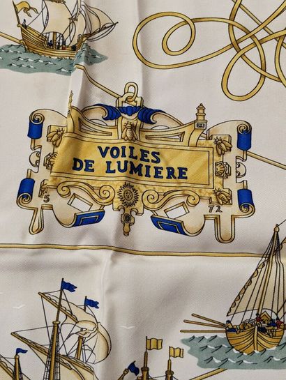 HERMES à Paris
Carré en twill de soie imprimée...