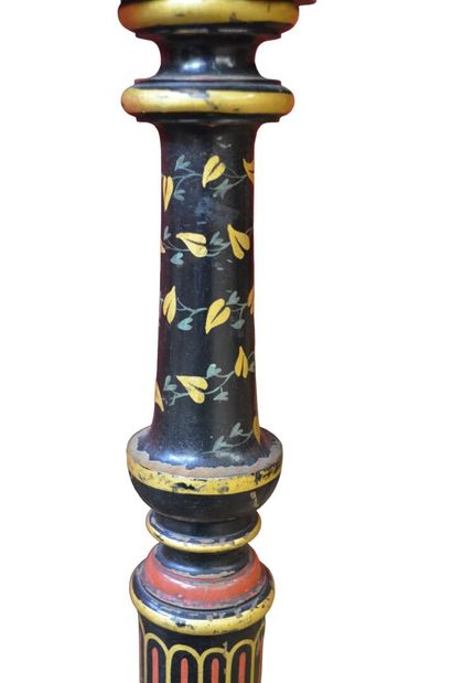 MOBILIER DE SALON OTTOMAN en bois laqué noir,...