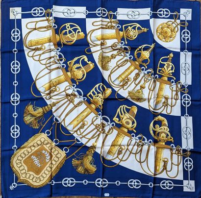 HERMES à Paris
Carré en twill de soie imprimée...