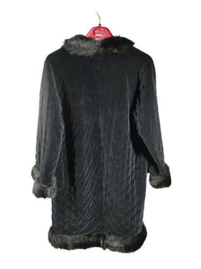 BURBERRYS'
Manteau à col rabattu et manches...
