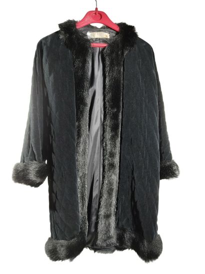 BURBERRYS'
Manteau à col rabattu et manches...