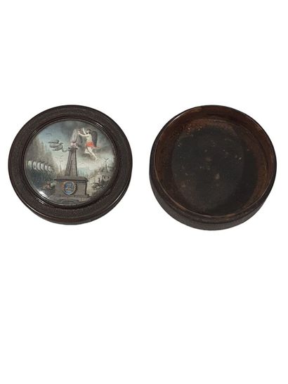 PETITE BOITE ronde, le couvercle à décor...