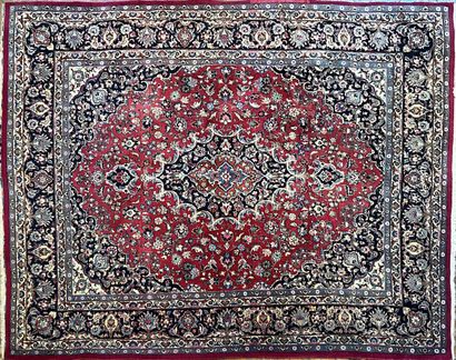 GHOUM (Iran)
Tapis en laine nouée à la main...