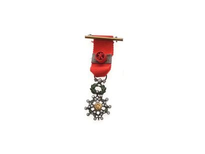 Croix d'Officier en réduction de l'Ordre...