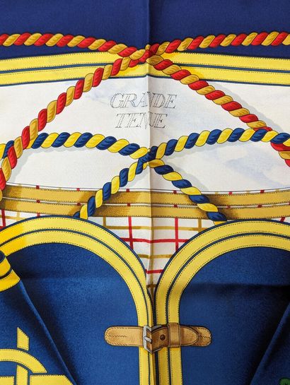 HERMES à Paris
Carré en twill de soie imprimée...