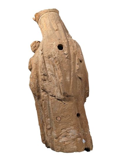 VIERGE à l'Enfant 
Sculpture en terre cuite
Époque...