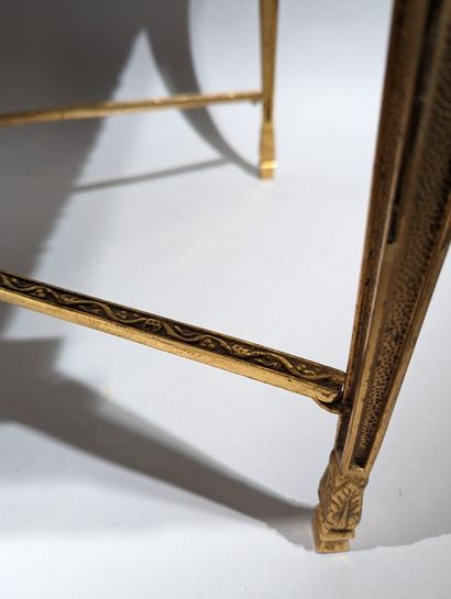 Maison JANSEN 
Table basse reposant sur un...