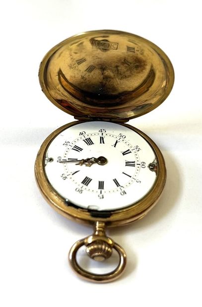 GENEVE
Montre savonnette de col en or jaune...