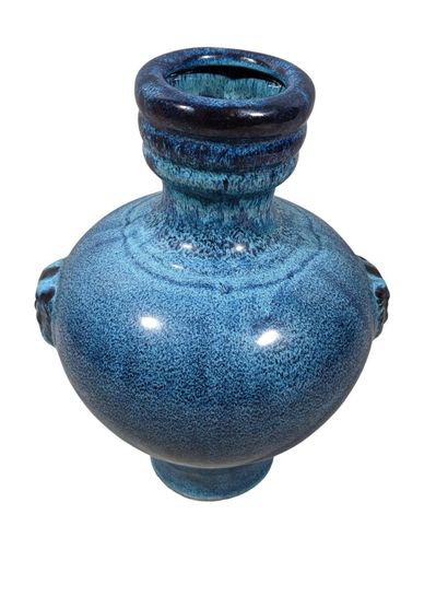 VASE de forme balustre en grès flammé bleu...
