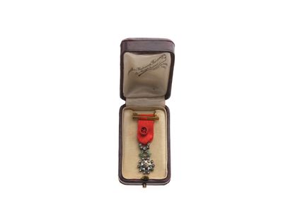 Croix d'Officier en réduction de l'Ordre...