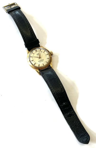 MONTRE BRACELET d'homme à boitier en or jaune...