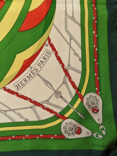 HERMES à Paris
Carré en twill de soie imprimée...