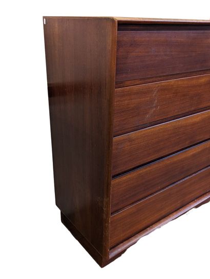 DANEMARK
Commode en teck ouvrant par cinq...