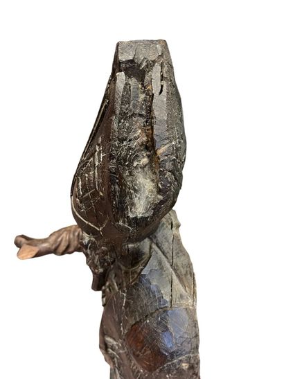 Saint-Évêque en chêne sculpté, dos creusé....