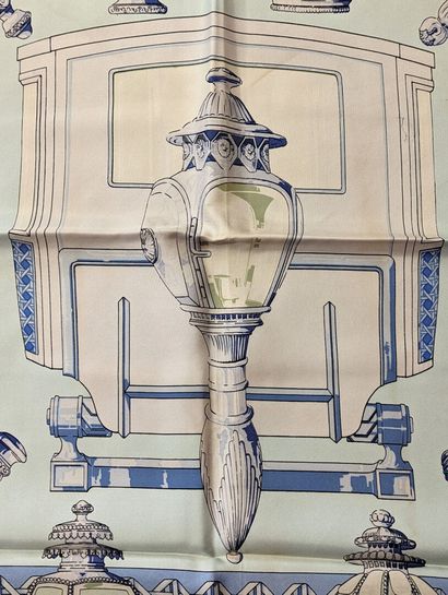HERMES à Paris
Carré en twill de soie imprimée...