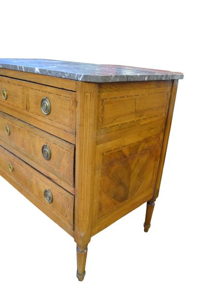 COMMODE pantalonnière marquetée toutes faces...
